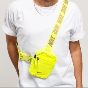 Nike Sportswear Essentials Hip Pack - Yellow